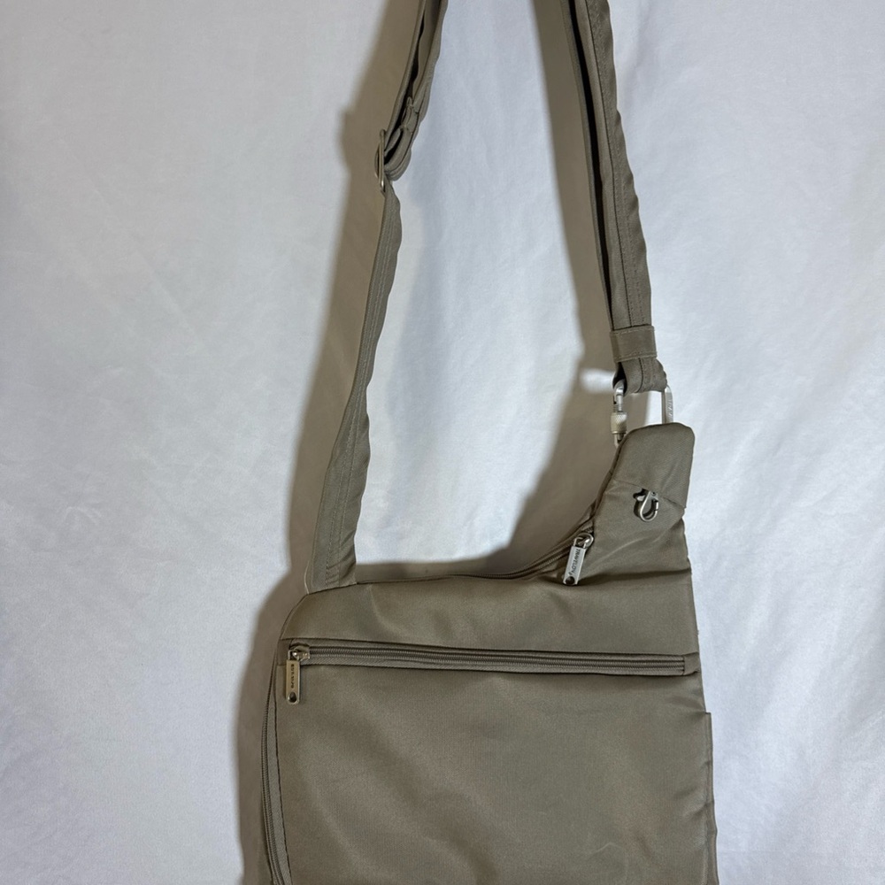 TRAVELON Anti Theft Classic Crossbody Bag In Nutmeg Rock With Adjustable Strap - Picture 4 of 11